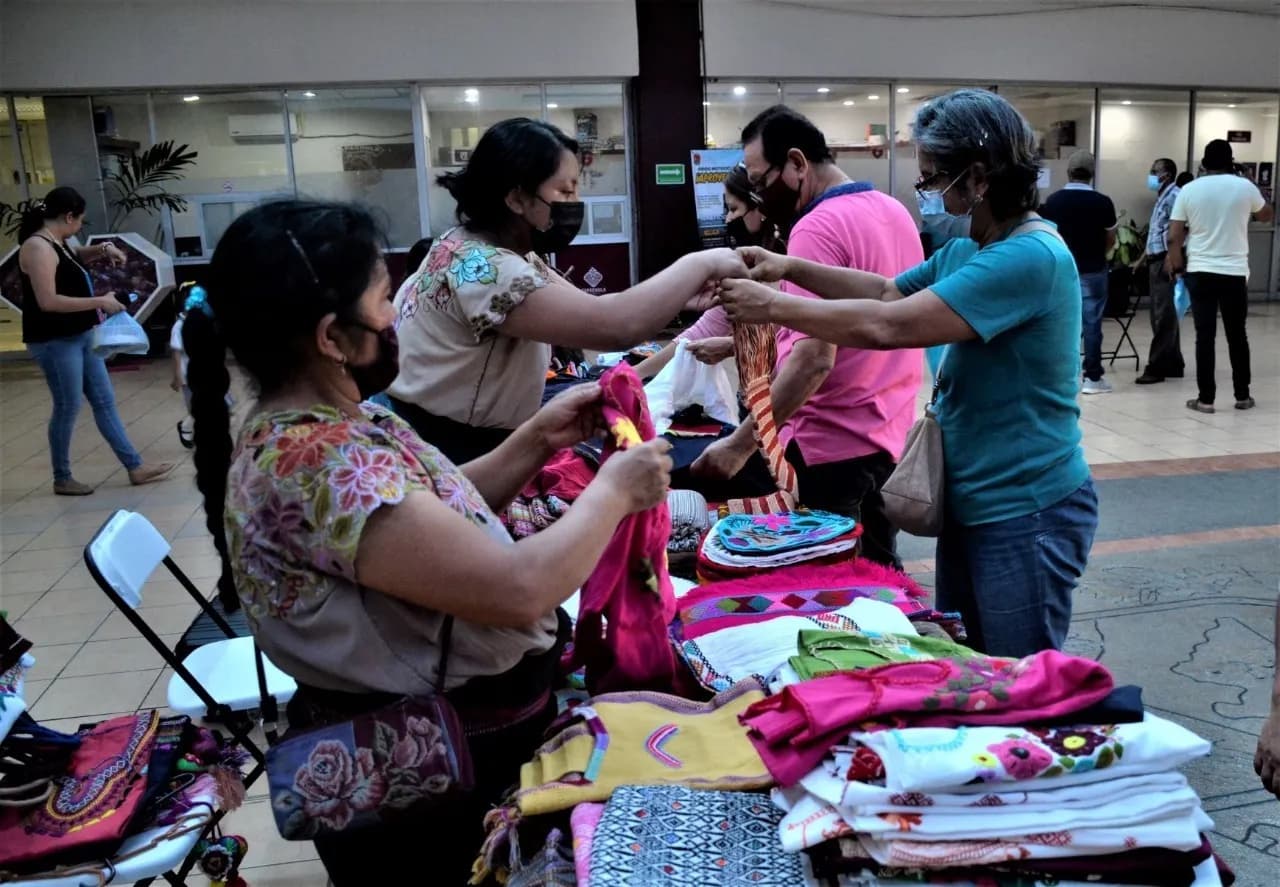 INVITAN A LA EXPO VENTA TEXTILES DE ZINACANTÁN EN PALACIO MUNICIPAL DE TAPACHULA