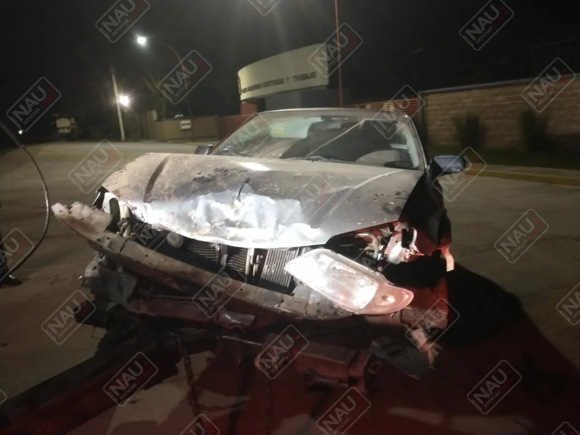 Abandonan vehículo en accidente en el Libramiento
