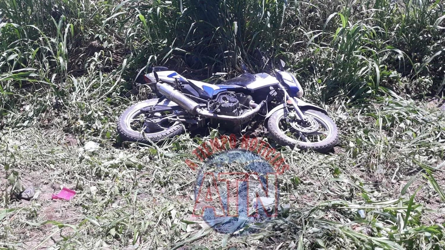 Motociclista resulta lesionado al accidentarse