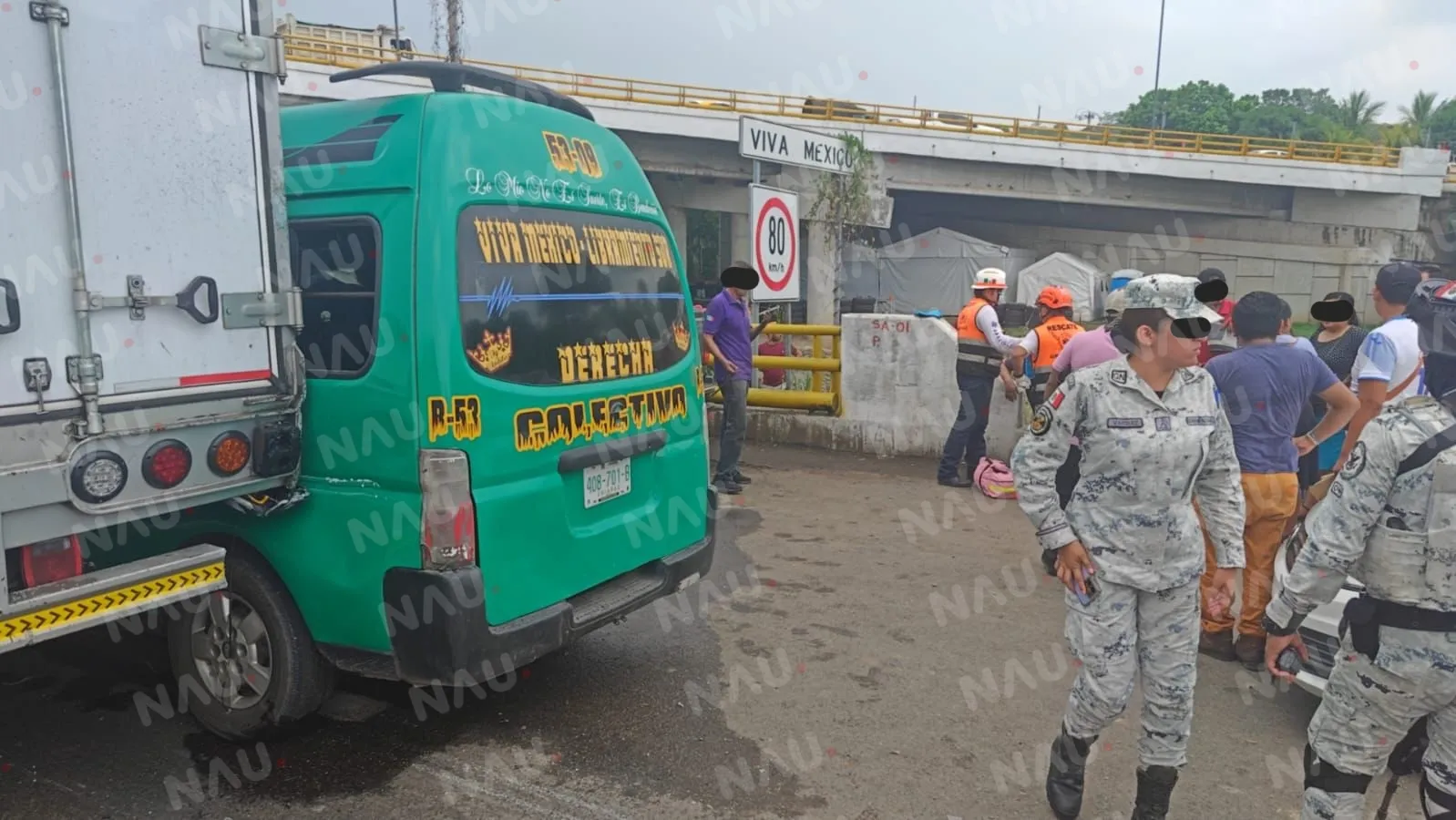 Solo daños deja accidente de combi de pasaje que se le fueron los frenos