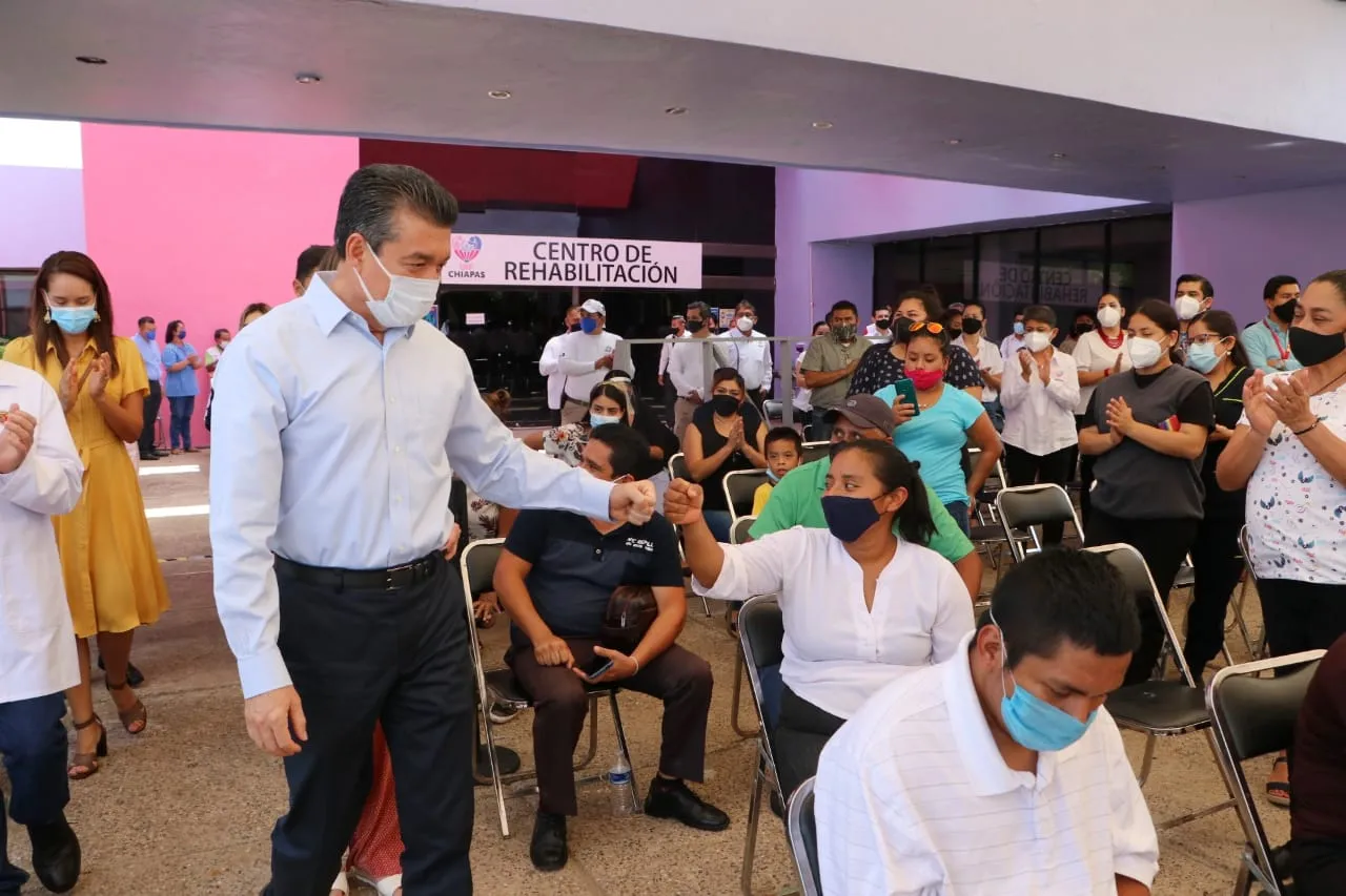 Entregan medicamentos especializados a personas carentes de seguridad social a través del DIF Chiapas