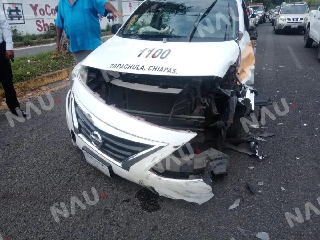 Militar resultó lesionado al chocar de frente contra el conductor de un taxi en el Boulevard del internado número 11.