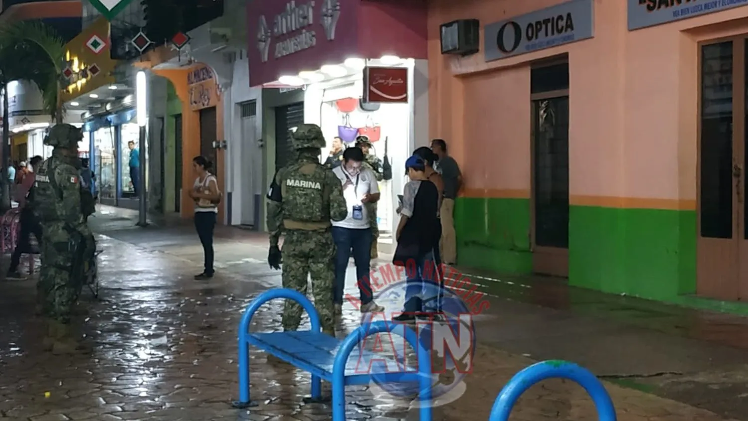 Detiene a 8 migrantes en el parque central de Tapachula