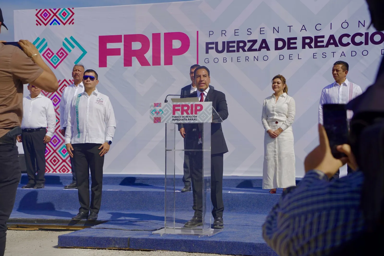 Presentación del grupo FRIP ante el Gobernador Eduardo Ramírez