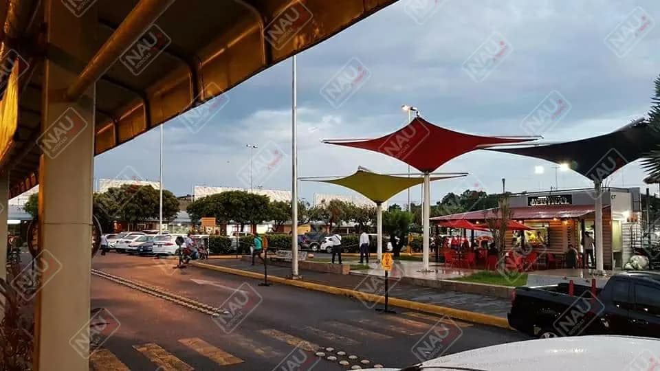 Lo dejaron durmiendo en la banqueta y le robaron la camioneta