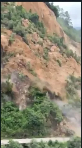 Se registra enorme deslizamiento de tierra en Chamula “Vídeo”