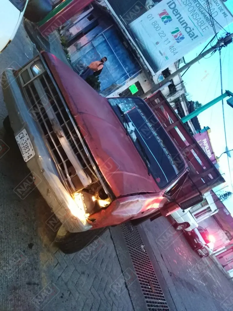 Dos lesionados al ser impactados por conductor de un camión que se dio a la fuga