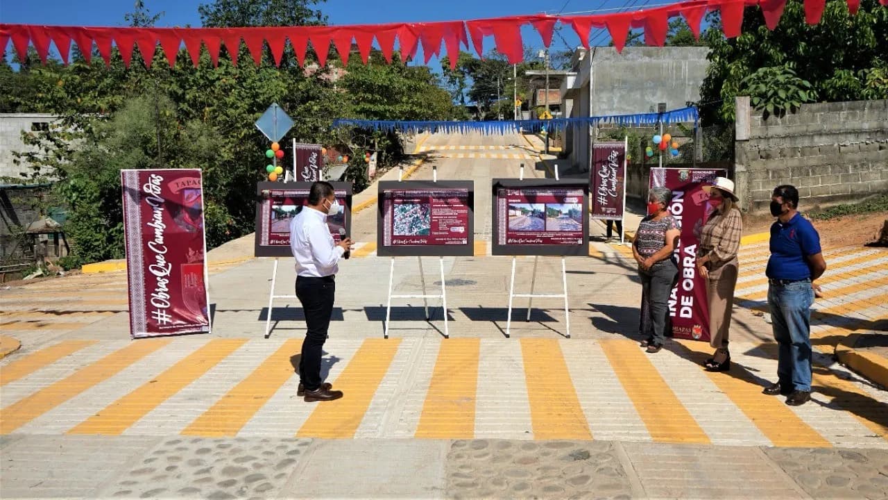 EN LOMAS DE CHIAPAS, AYUNTAMIENTO ENTREGA OBRA DE PAVIMENTACIÓN MIXTA DE CALLES