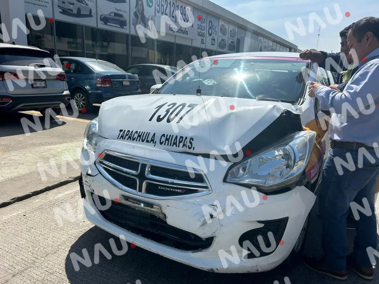 Taxista chocó por alcance contra combi de Pasaje