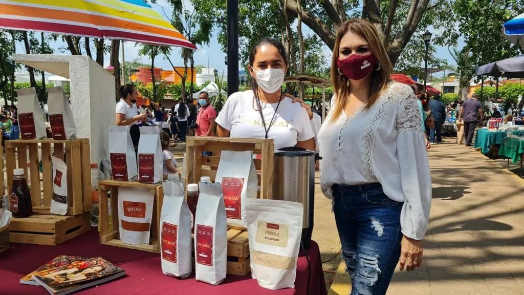 ROSY URBINA VISITA EL TIANGUIS A TU COLONIA EN PARQUE LOS LAURELES DE TAPACHULA