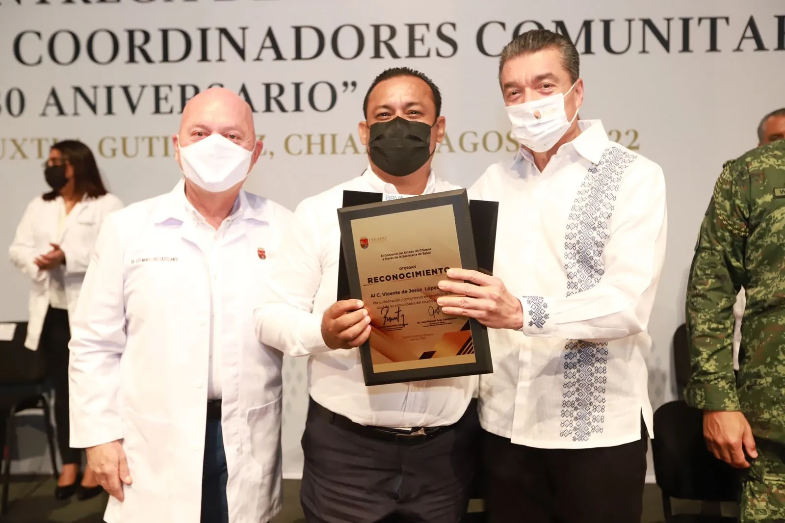Entrega Rutilio Escandón reconocimientos y estímulos a técnicos en Atención Primaria a la Salud
