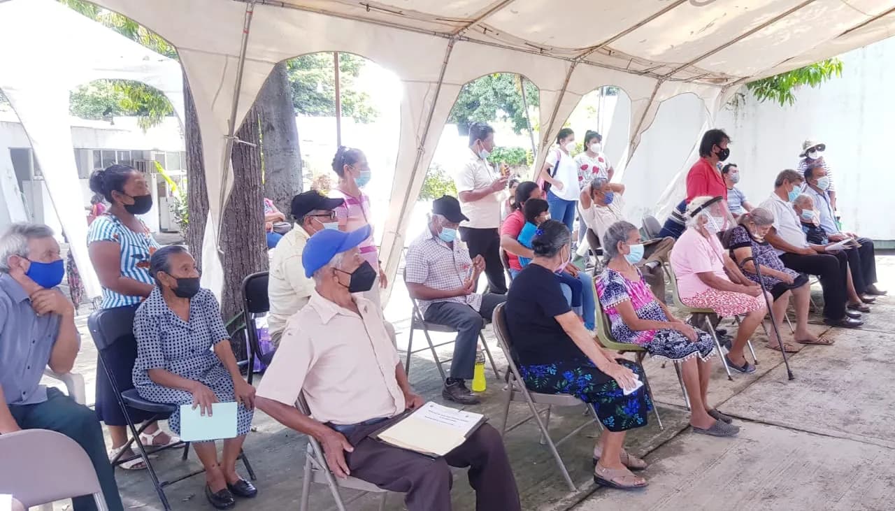 EL INSTITUTO DE BENEFICENCIA PÚBLICA EN COORDINACIÓN CON DIF MUNICIPAL Y DELEGACIÓN DIF REGIONAL ENTREGARON APARATOS AUDITIVOS