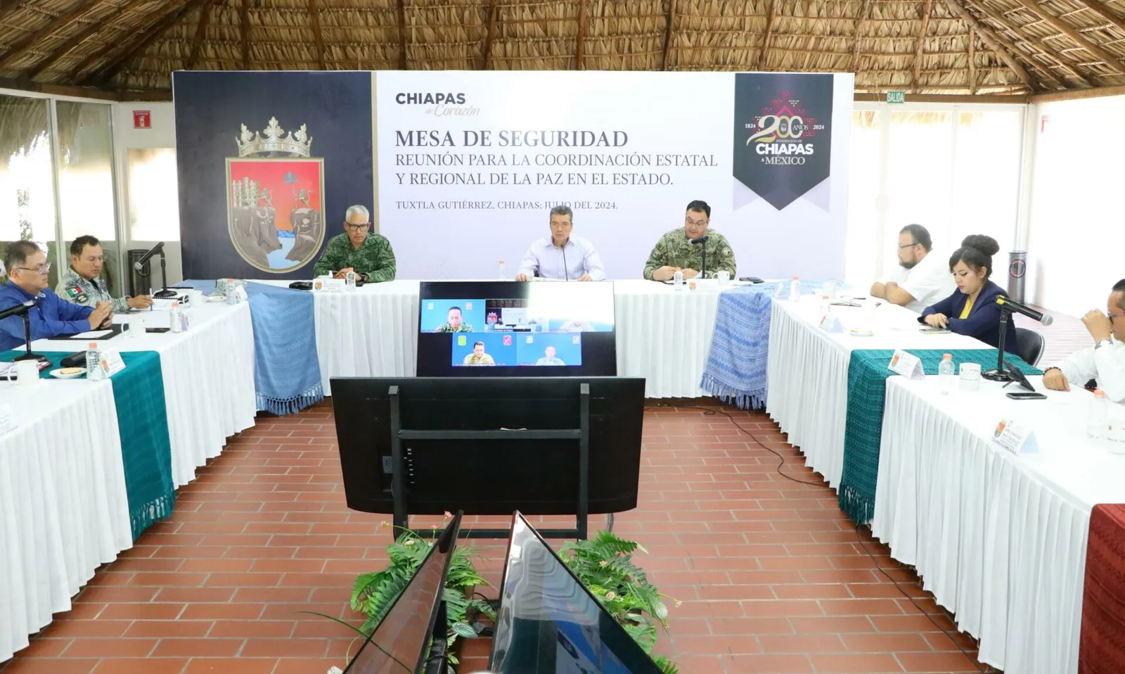 Desde 2018, las aeronaves oficiales atienden emergencias del pueblo: Rutilio Escandón