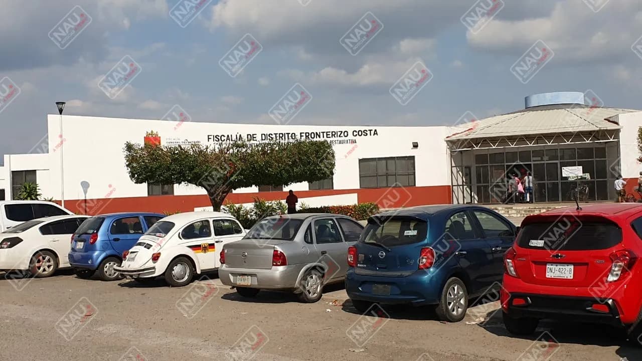 Tres sujetos armados se llevaron un vehículo con violencia
