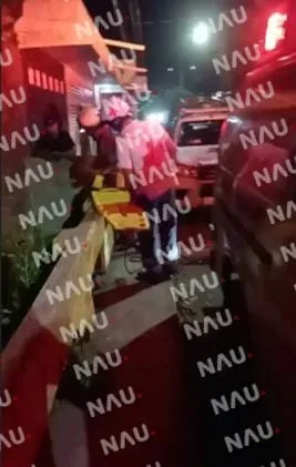Rescatan a tapicero que fue arrojado desde el puente Texcuyuapan