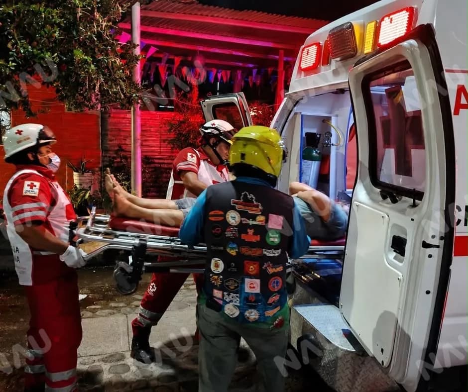 Hombre resulta lesionado tras caer y hacer contacto con una malla electrificada en Tapachula