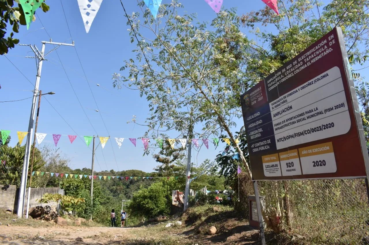 AYUNTAMIENTO DE TAPACHULA CUMPLE A LA COLONIA “El HERMITAÑO” CON RED DE ENERGÍA ELÉCTRICA
