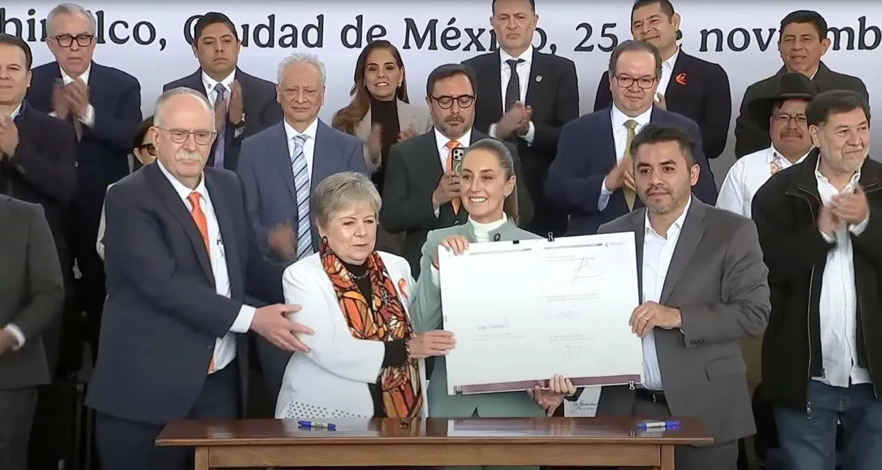 Eduardo Ramírez acompaña a Claudia Sheinbaum en la firma del Acuerdo Nacional por el Derecho Humano al Agua