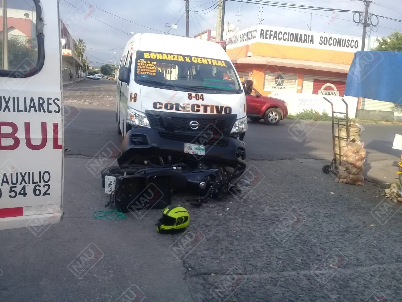Combi atropella a una motociclista