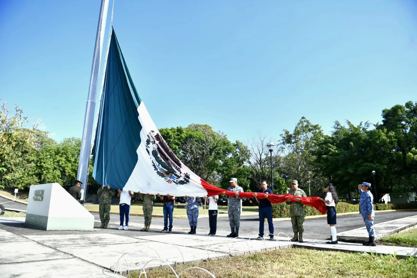 Tapachula honra la Bandera de México: Yamil Melgar