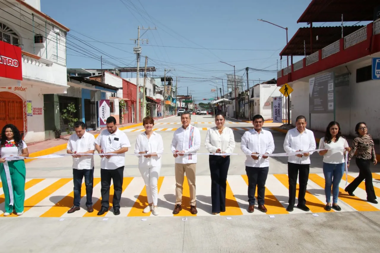 Inaugura Rutilio Escandón la pavimentación con concreto hidráulico de la calle 8ª Oriente, de Tapachula