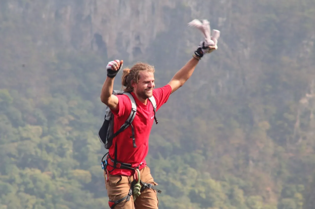 En el Cañón del Sumidero, Rutilio Escandón atestigua récord mundial del equilibrista Alexander Schulz