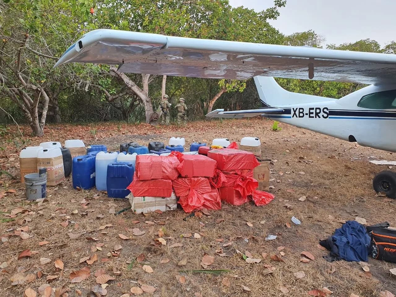 LA ARMADA DE MÉXICO ASEGURA APROXIMADAMENTE 358 KILOGRAMOS PRESUNTA COCAÍNA EN INMEDIACIONES DEL POBLADO DE AZTLÁN CHIAPAS