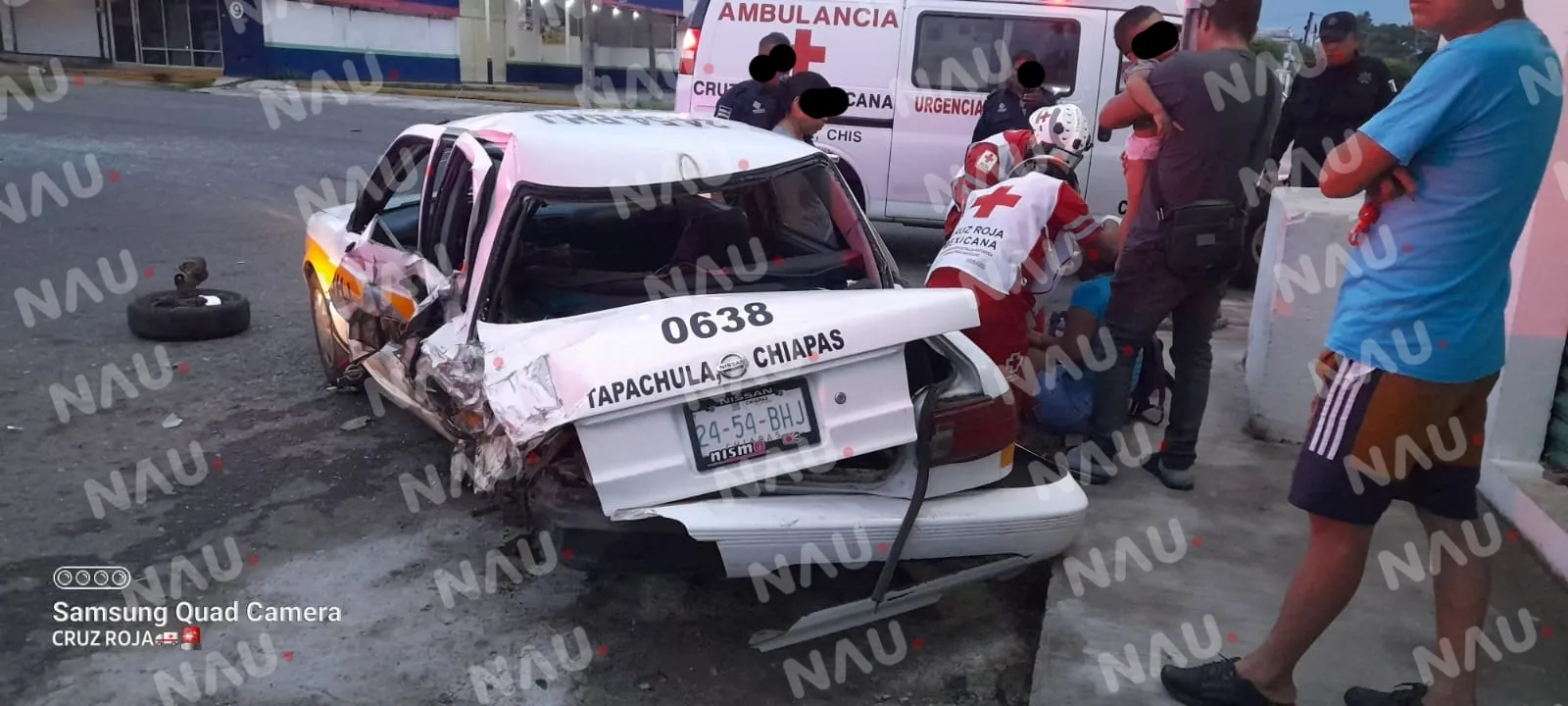 Ebrio conductor de una camioneta choca contra dos taxis y deja dos personas lesionadas