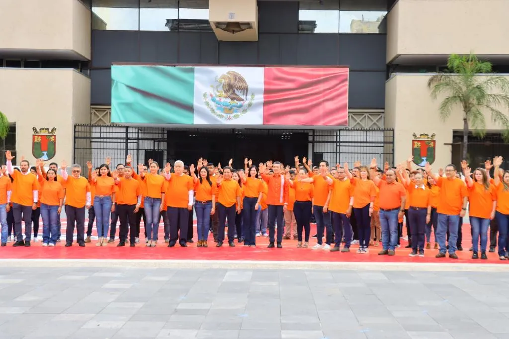 Entrega Rutilio Escandón recursos a mujeres tuxtlecas en situación de vulnerabilidad