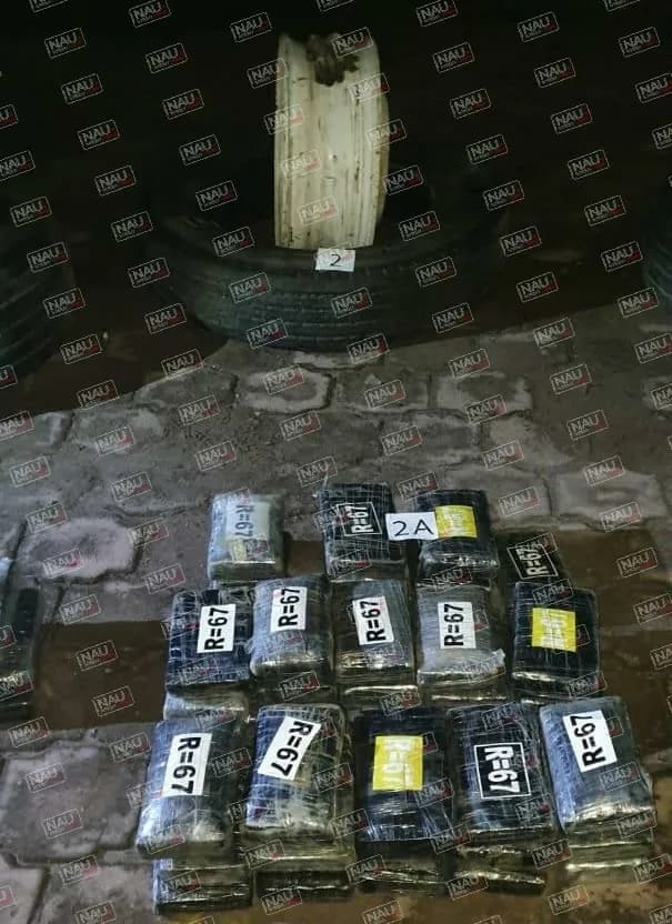 Asegura la SEDENA, FGR y Aduanas conductor de Tráiler con 100 kilogramos de cocaína.