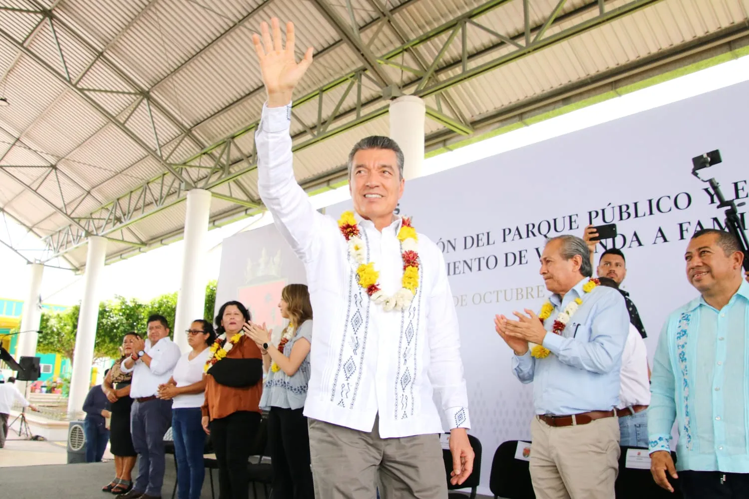 En Acala, Rutilio Escandón inaugura el Parque Central y entrega mil paquetes para mejoramiento de vivienda