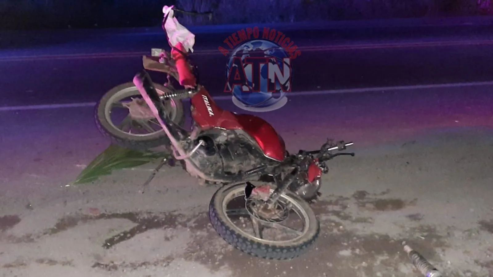 Grave motociclista al ser embestido por un vehículo