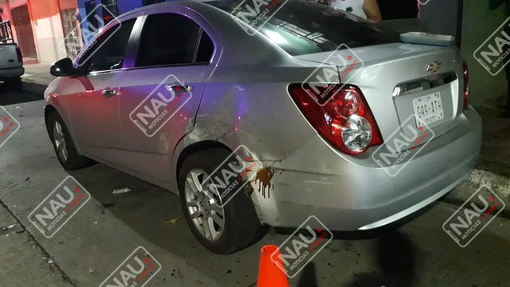 Se estrelló contra un carro estacionado