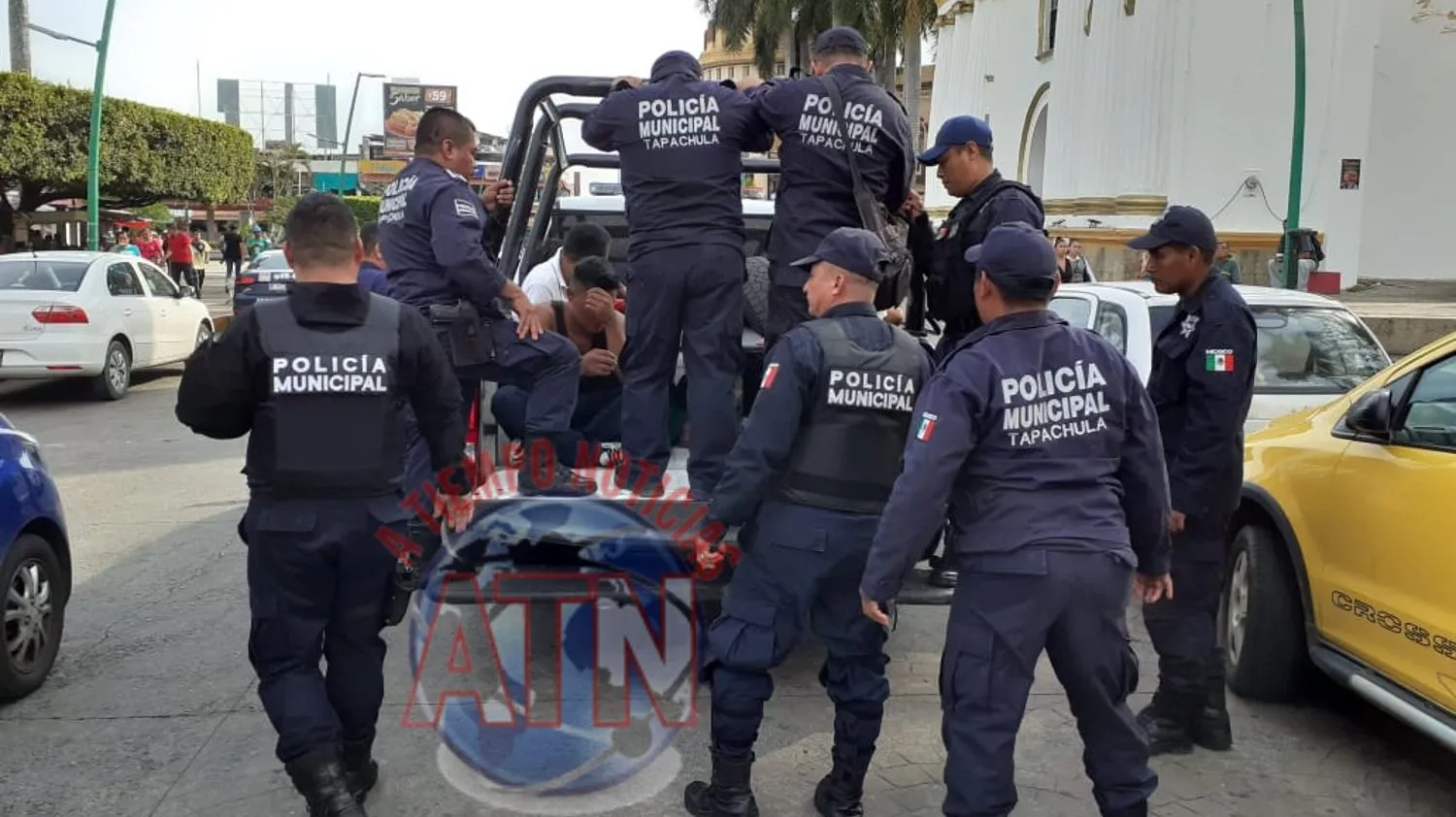 Detienen a 8 en operativo escoba en el primer cuadro de la ciudad