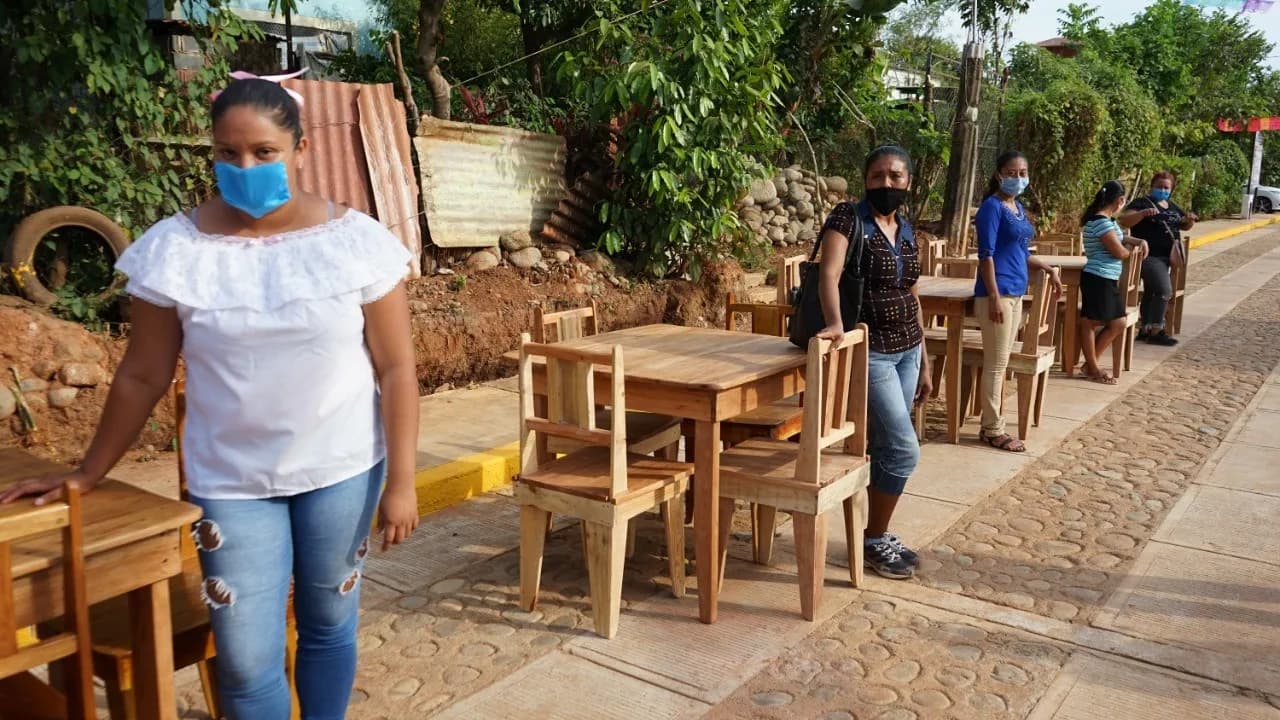 AYUNTAMIENTO DE TAPACHULA Y SECRETARÍA DE BIENESTAR FEDERAL ENTREGAN MUEBLES A PERSONAS DE ESCASOS RECURSOS