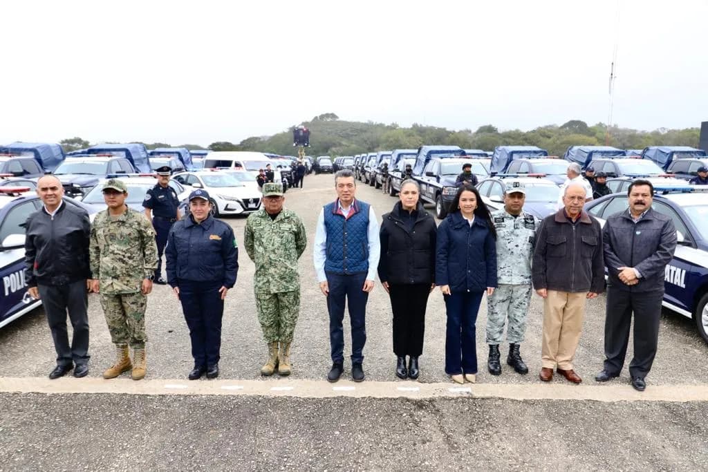 Entrega Rutilio Escandón 213 patrullas, uniformes y equipamiento tecnológico a la SSyPC