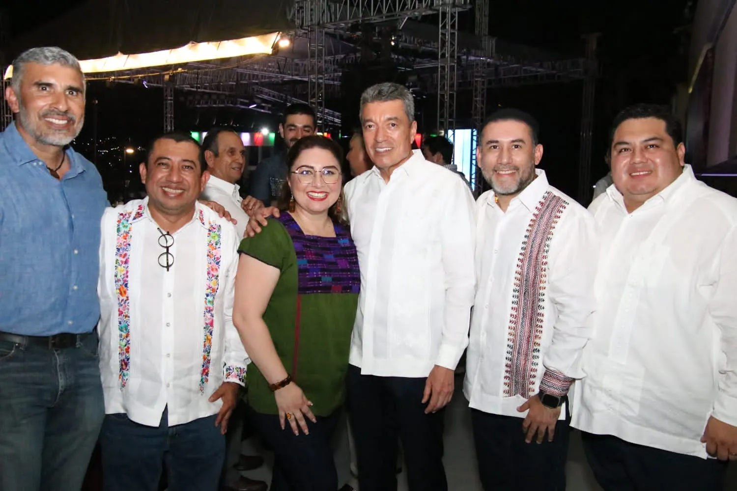 Yuridia, Majo Aguilar y Arturo Aquino festejan con el pueblo el Bicentenario de la Federación de Chiapas a México