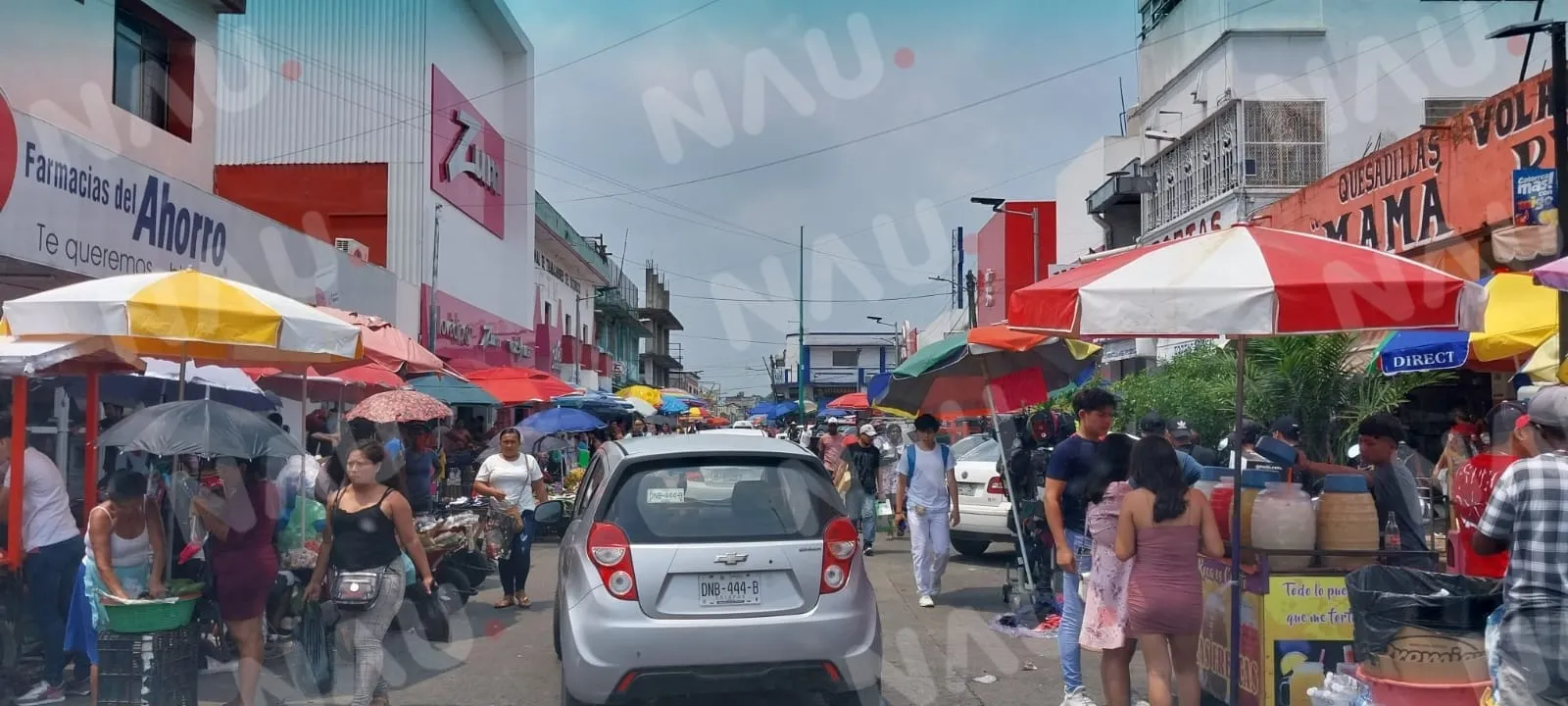 Venta de espacios negocio de servicios públicos y alcaldesa Rosa Urbina