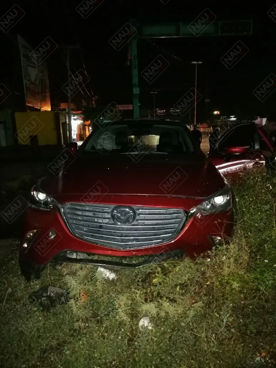 Se subió a la banqueta y los daños suman más de 30,000 pesos