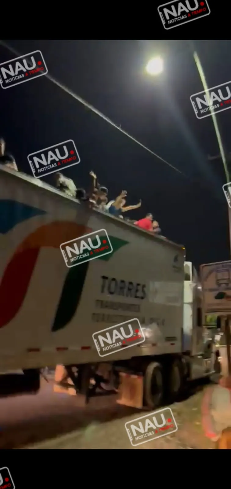 INM rescata en Chiapas a 366 extranjeros que viajaban dentro de un tráiler.
