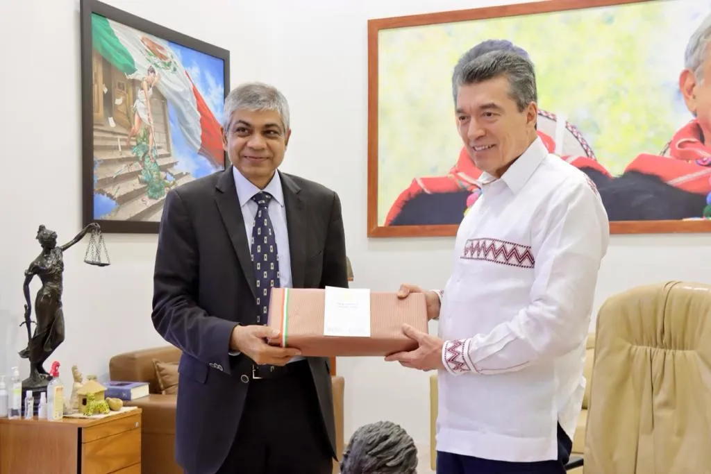 Rutilio Escandón se reúne con el embajador de la India en México, Pankaj Sharma