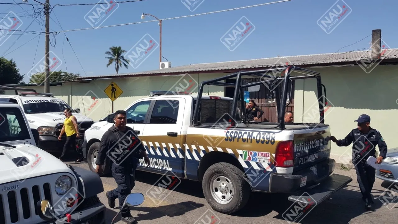 Alumnos reportan a su compañero que llevaba una pistola en la mochila