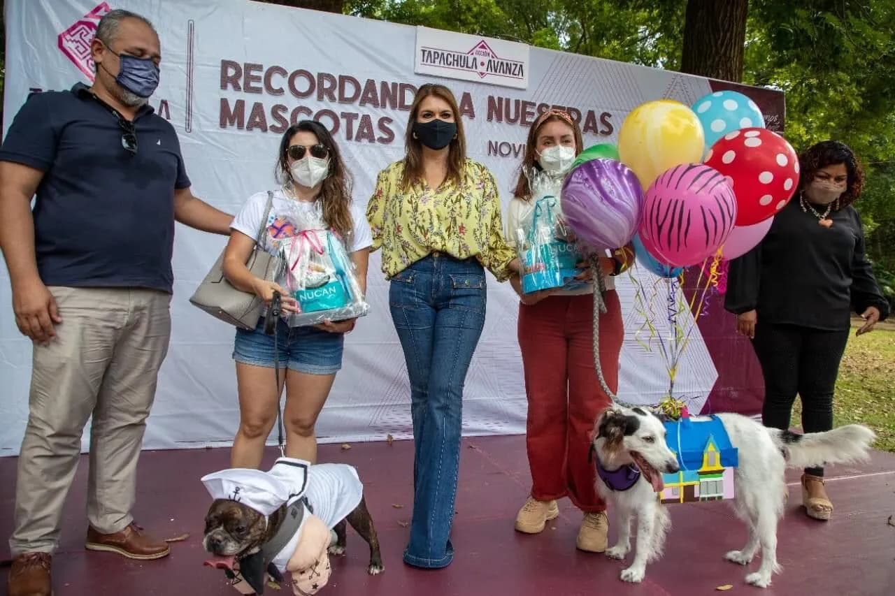 CON PASARELA Y DESFILE DE MASCOTAS DISFRAZADAS CULMINARON FESTIVIDADES DEL “DÍA DE MUERTOS” EN TAPACHULA