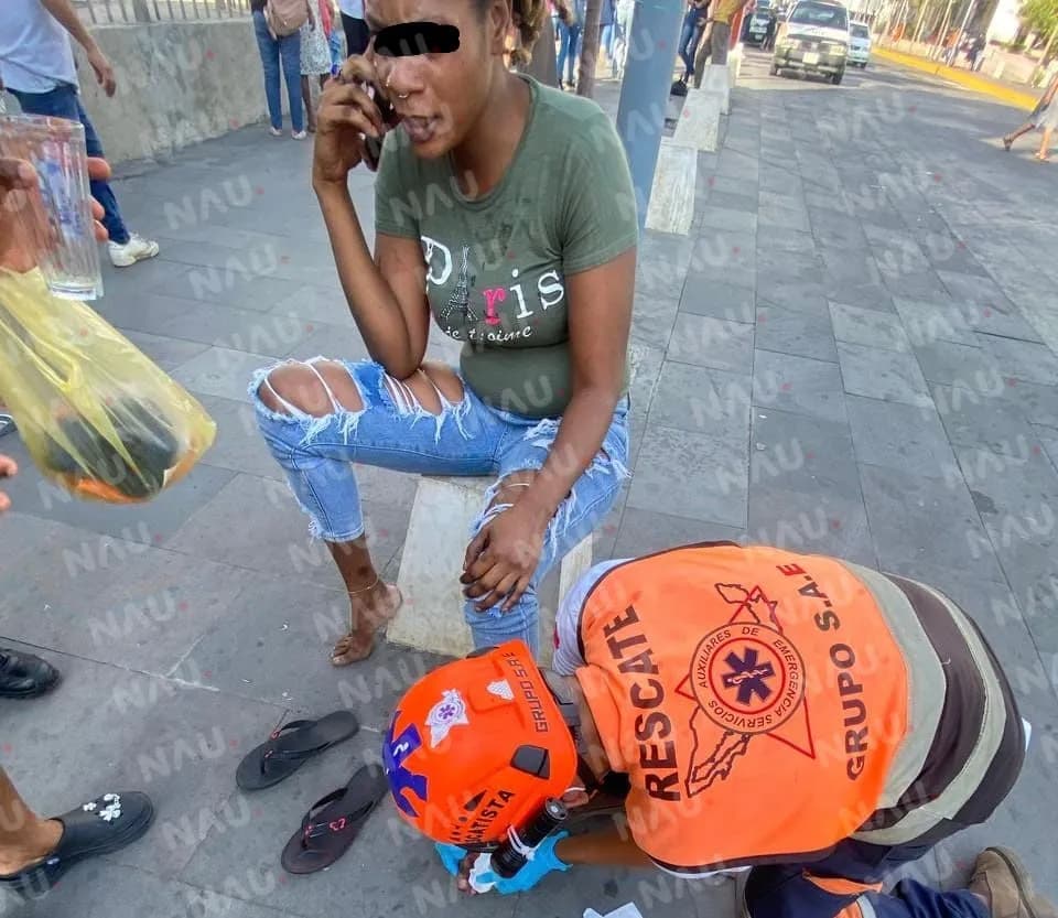 Mujer haitiana es atacada y busca ayuda en el Parque Central de Tapachula