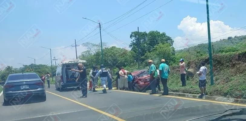 Vuelca carro en Pijijiapan