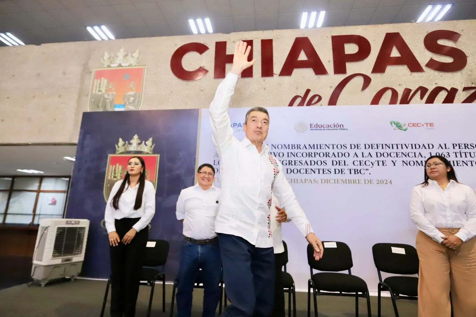 Rutilio Escandón entrega nombramientos de definitividad a personal del Cecyte Chiapas y Telebachillerato Comunitario