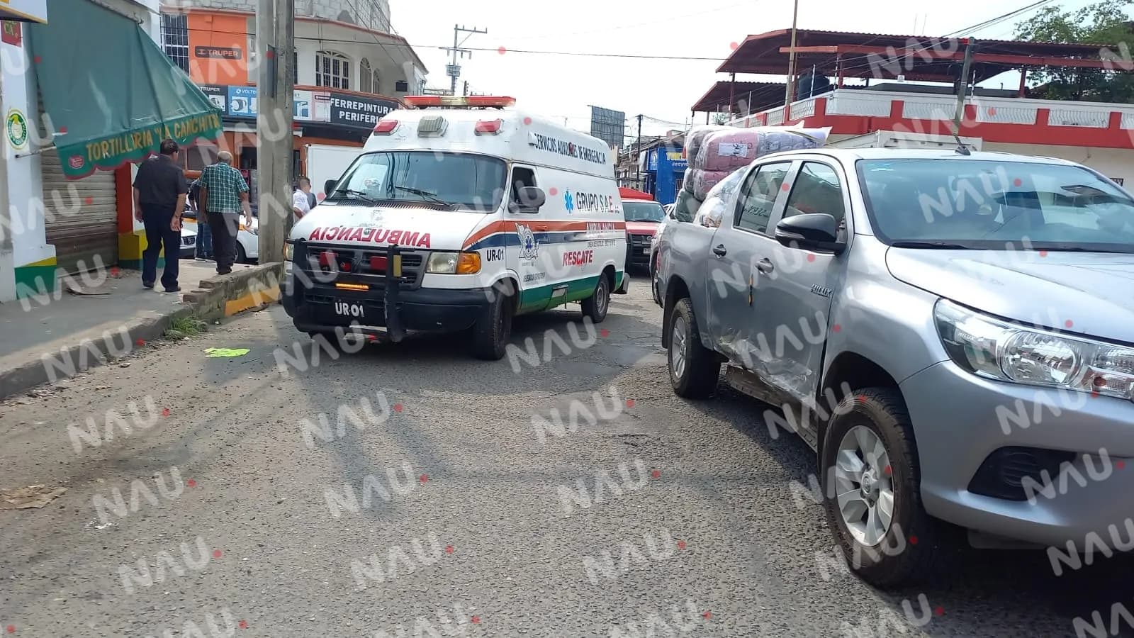 El conductor de un taxi ocasionó un accidente en la 8a oriente y 1a avenida sur