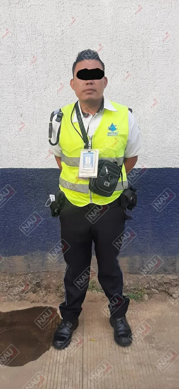 Detiene a sujeto que escandalizaba en el Estacionamiento de Plaza Cristal