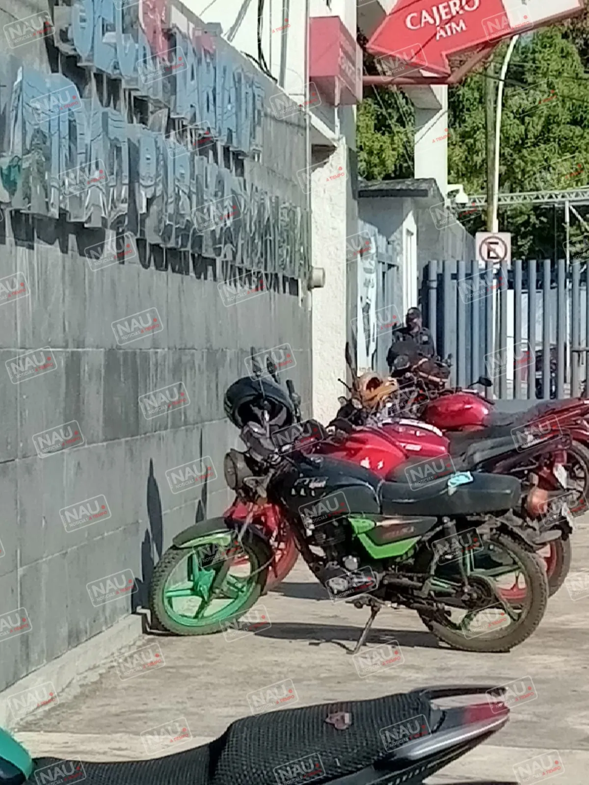 Roban motocicleta frente al guardia de SPM y PC de Tapachula