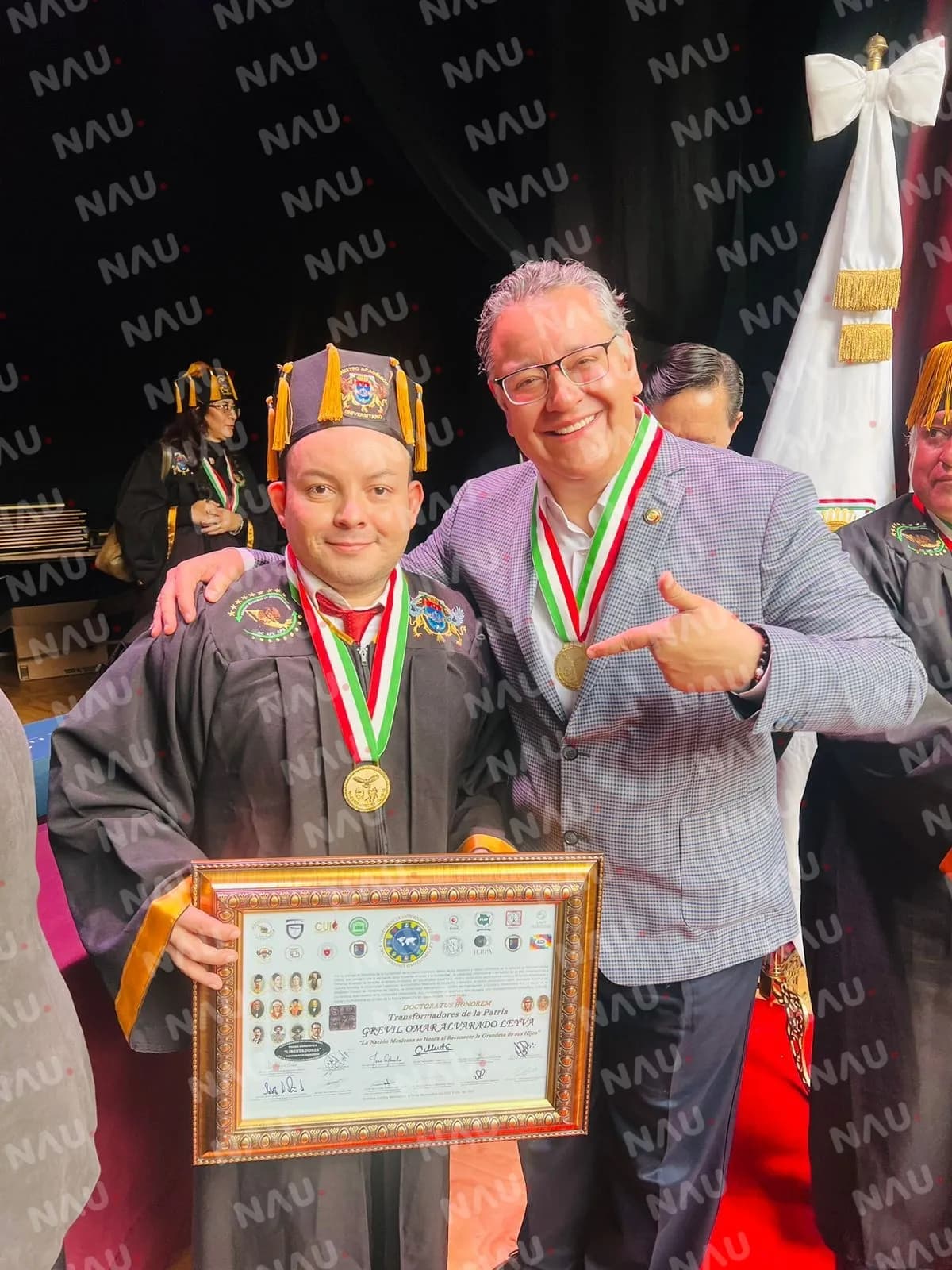 Hondureño recibe el doctorado Honoris Causa por labor humanitaria en México